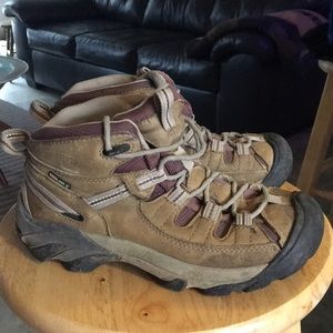 Women’s Hiking Boots